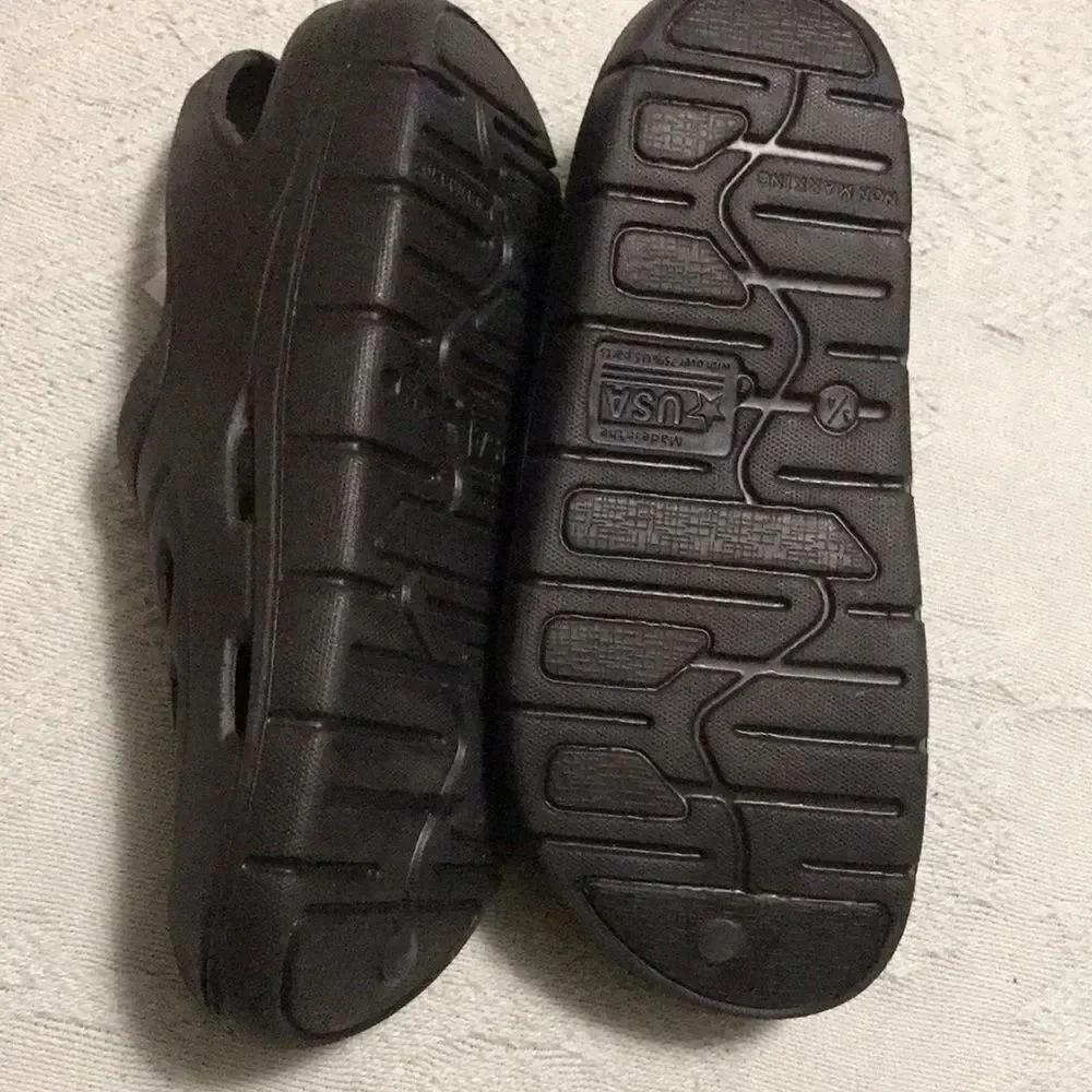 Made In USA water Shoes Boy Size 3/4